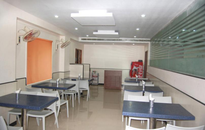 Balaji Grand Hotel Kākināda Exterior foto