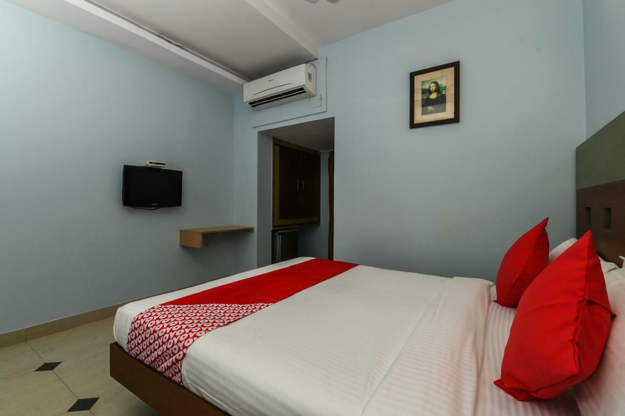 Balaji Grand Hotel Kākināda Exterior foto